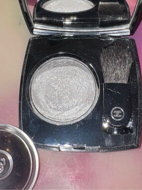 CHANEL Platinum Highlighter